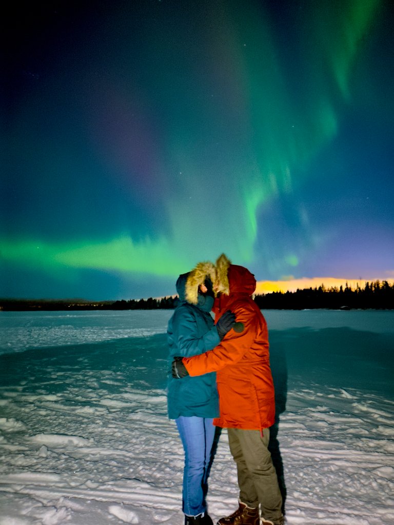 ROMANCE UNDER
THE ARCTIC
AURORA