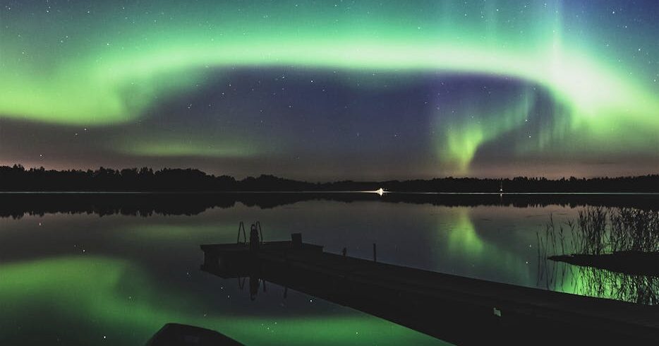 aurora borealis during night time