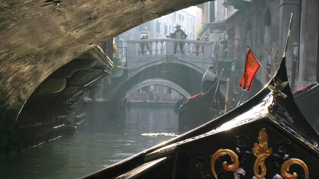 itinerary_lg_2Italy-Venice-Gondola-IS-856127-Lg-RGB
