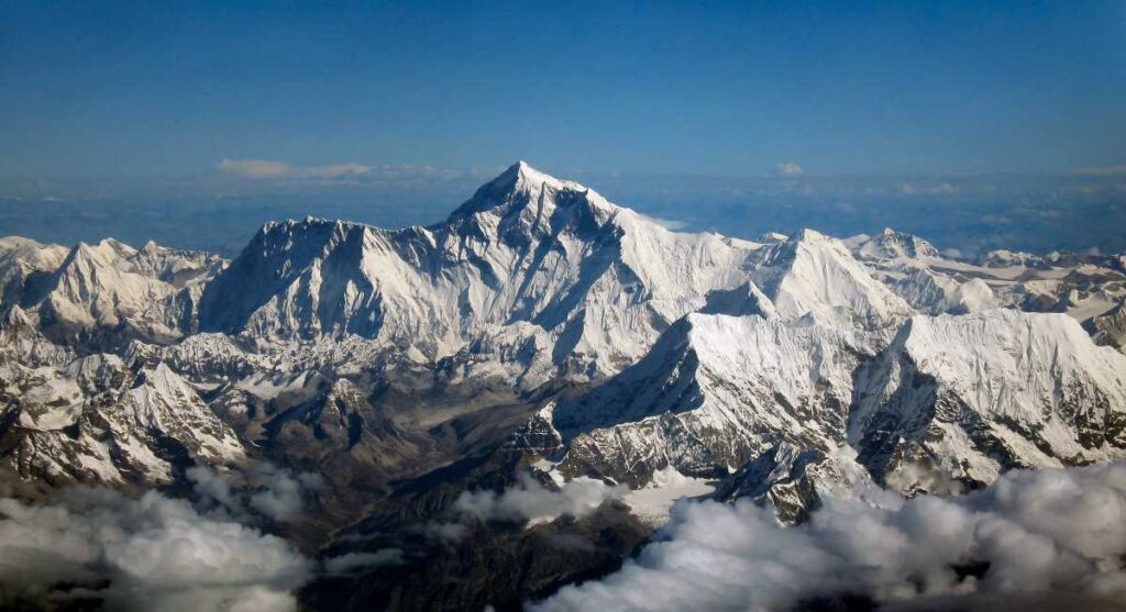 Mount_Everest_as_seen_from_Drukair2_PLW_edit_20190508171318