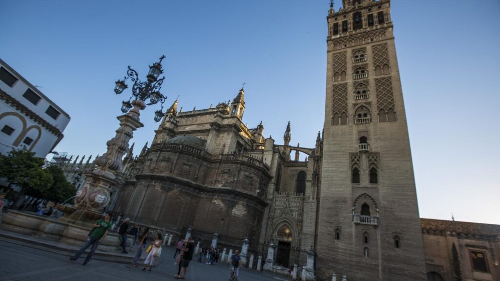 itinerary_lg_Spain_Seville_Giralda_Tower_Seville_Cathedral_-_IMG1987_Lg_RGB